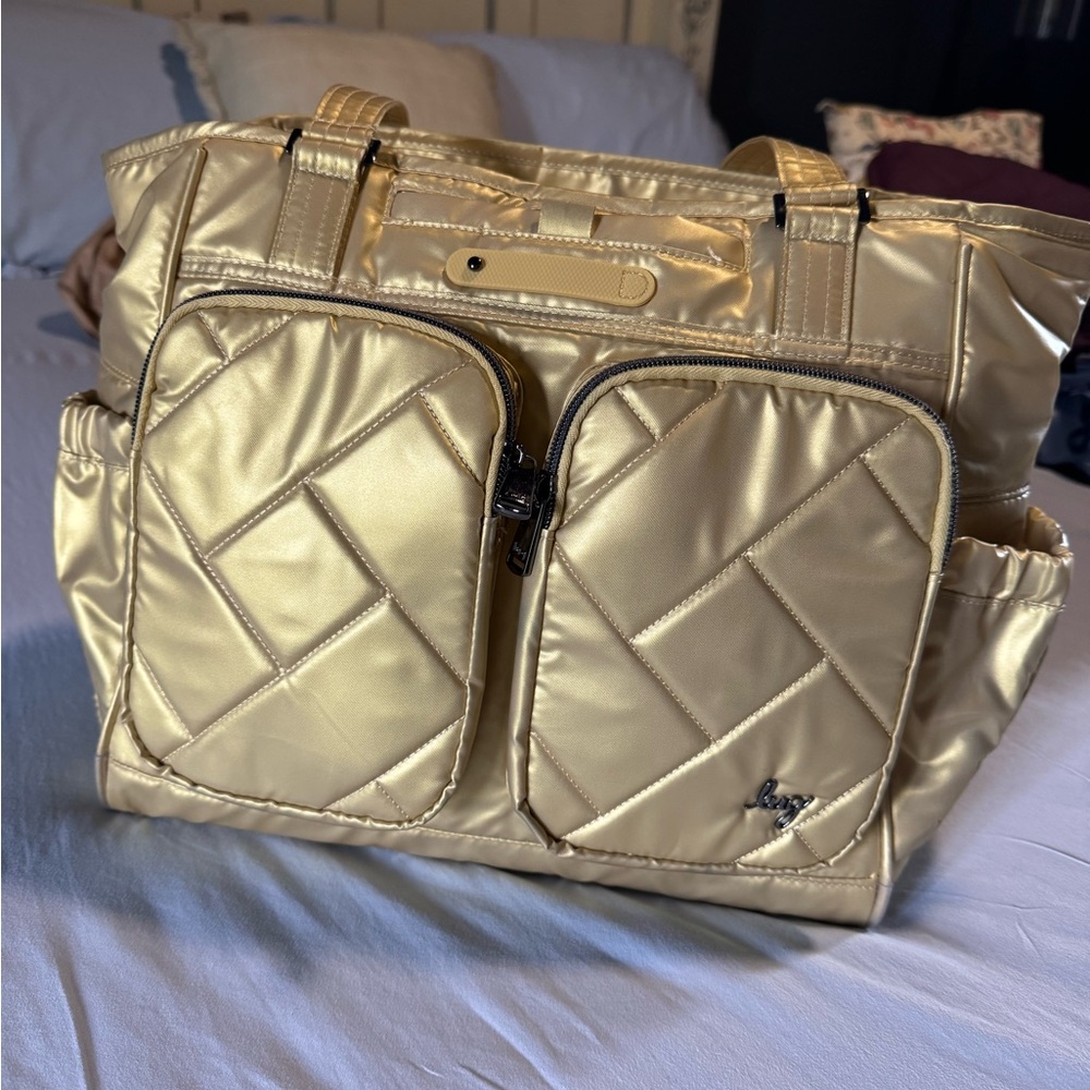 ⭐️ Metallic Gold Trotter from lug - EUC